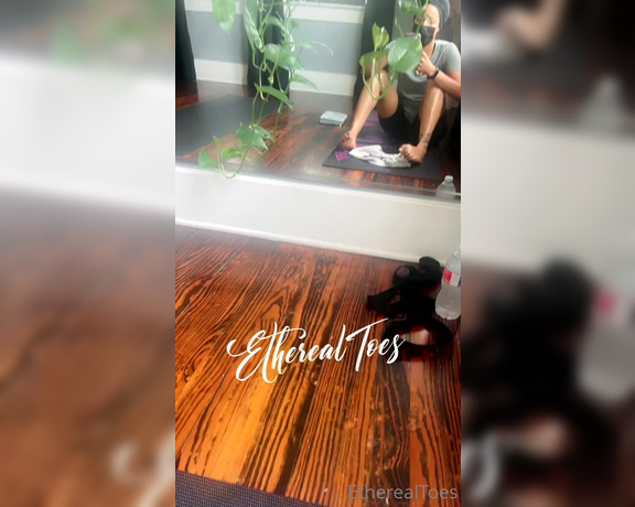 EtherealToes aka etherealtoes Foot Fetish - 05-22-2023 OnlyFans Video - I was sweaty AF after my hot yoga class