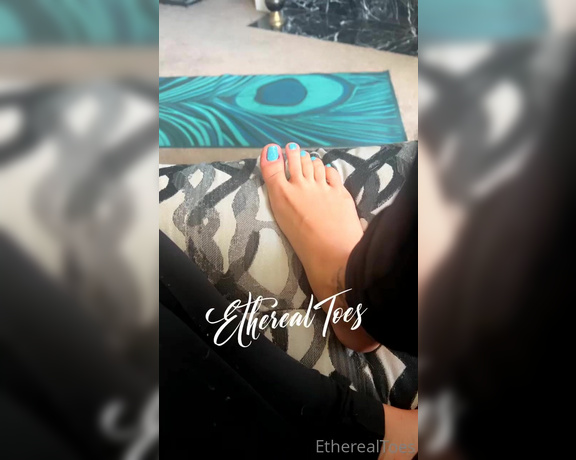 EtherealToes aka etherealtoes Foot Fetish - 05-04-2023 OnlyFans Video - Toes matching my yoga mat