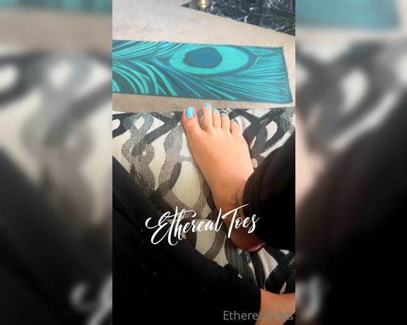 EtherealToes aka etherealtoes Foot Fetish - 05-04-2023 OnlyFans Video - Toes matching my yoga mat