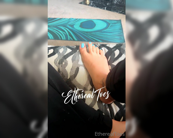 EtherealToes aka etherealtoes Foot Fetish - 05-04-2023 OnlyFans Video - Toes matching my yoga mat