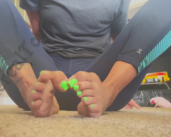 EtherealToes aka etherealtoes Foot Fetish - 07-01-2023 OnlyFans Video - Stretch with me FFC What is your work out feet preference Answer the poll, leave a