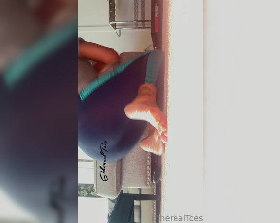 EtherealToes aka etherealtoes Foot Fetish - 07-18-2023 OnlyFans Video - Sexy feet and ass swole