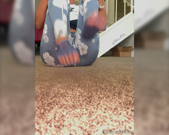 EtherealToes aka etherealtoes Foot Fetish - 08-20-2023 OnlyFans Video - I laugh in your face Every time I leave it gives you the blues