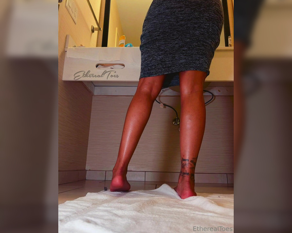 EtherealToes aka etherealtoes Foot Fetish - 09-10-2023 OnlyFans Video - Get on your fuckin knees, its Sole Sunday bitches