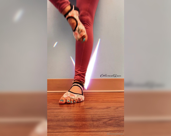 EtherealToes aka etherealtoes Foot Fetish - 11-05-2023 OnlyFans Video - SMELLY WORKOUT SOCKS ASMR