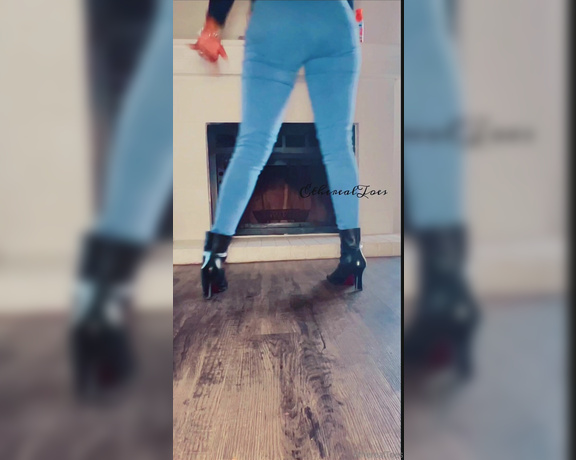 EtherealToes aka etherealtoes Foot Fetish - 10-13-2023 OnlyFans Video - Im still sore from my workout send me more boots for thotumn