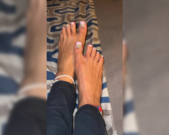 EtherealToes aka etherealtoes Foot Fetish - 02-10-2024 OnlyFans Video - Black ass wrinkles