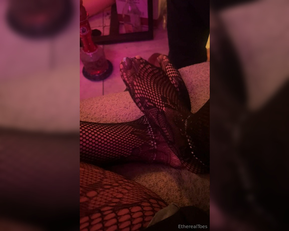 EtherealToes aka etherealtoes Foot Fetish - 01-31-2024 OnlyFans Video - Fishnet fetish