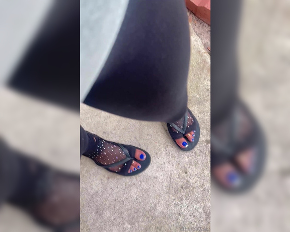 EtherealToes aka etherealtoes Foot Fetish - 05-29-2024 OnlyFans Video - Ive got the blues and toesless socks