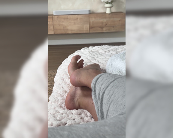 Feetbysvett aka feetbysvett Foot Fetish - 04-09-2024 OnlyFans Video - laying back while my cleaner is at work  who wants to be a good boy