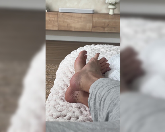 Feetbysvett aka feetbysvett Foot Fetish - 04-09-2024 OnlyFans Video - laying back while my cleaner is at work  who wants to be a good boy