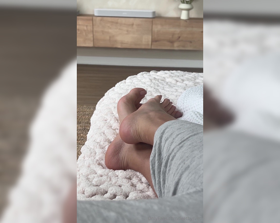 Feetbysvett aka feetbysvett Foot Fetish - 04-09-2024 OnlyFans Video - laying back while my cleaner is at work  who wants to be a good boy