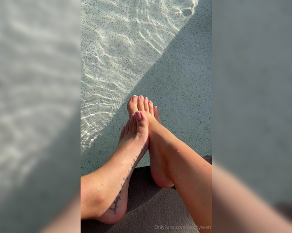 Feetbysvett aka feetbysvett Foot Fetish - 05-16-2024 OnlyFans Video - took my tootsies out for a lil dip