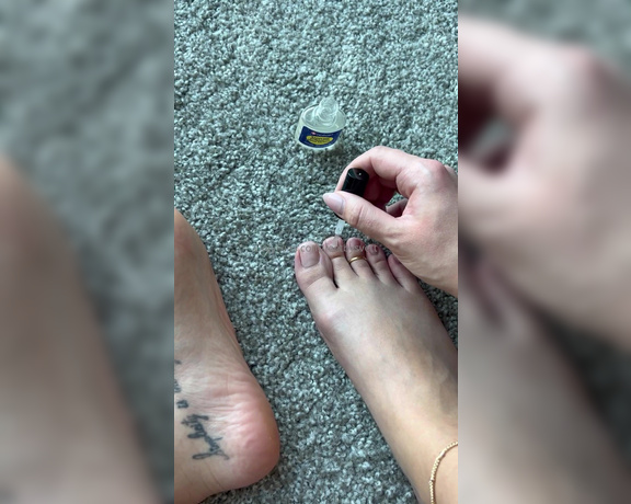 Feetbysvett aka feetbysvett Foot Fetish - 10-04-2024 OnlyFans Video - do you like watching me paint my toenails  Ive been taking a little break from