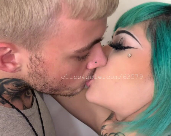 Kissingchannel aka kissingchannel - 10-30-2020 OnlyFans Video - James D and Brat Kissing Thursday