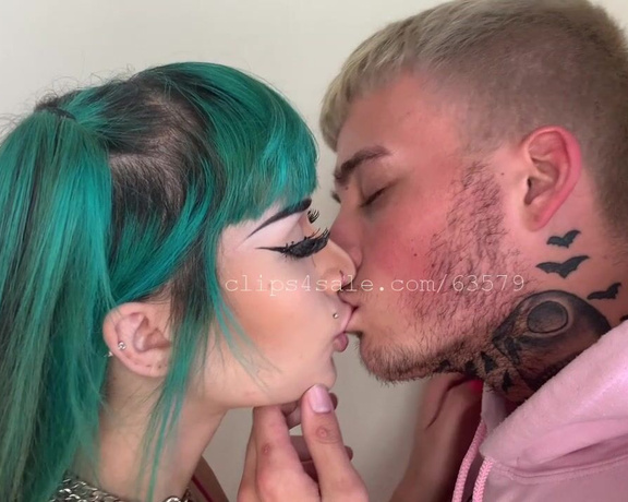 Kissingchannel aka kissingchannel - 10-29-2020 OnlyFans Video - James D and Brat Kissing Wednesday