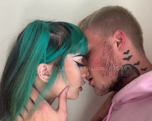 Kissingchannel aka kissingchannel - 10-29-2020 OnlyFans Video - James D and Brat Kissing Wednesday