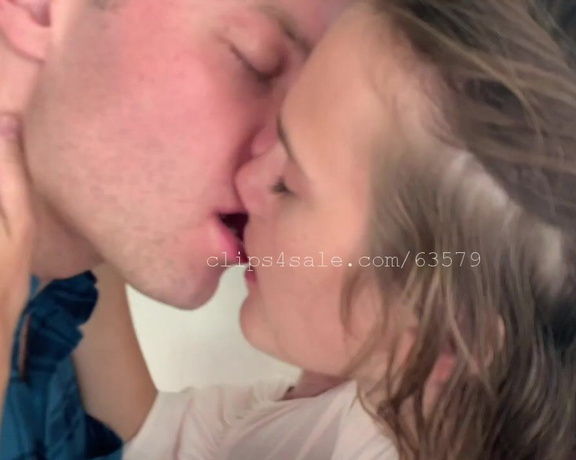 Kissingchannel aka kissingchannel - 12-27-2020 OnlyFans Video - Andrew and Lauren