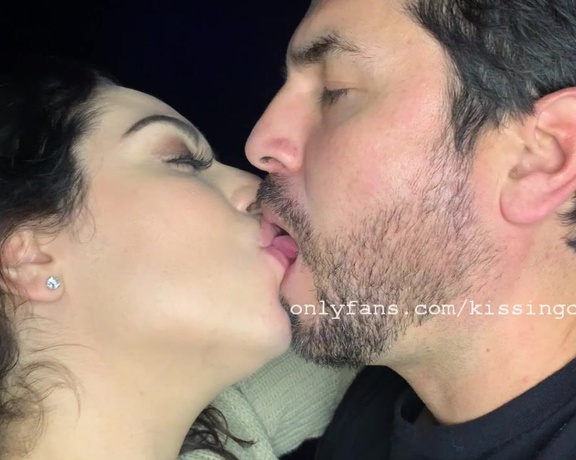 Kissingchannel aka kissingchannel - 01-04-2022 OnlyFans Video - Fabria kissing