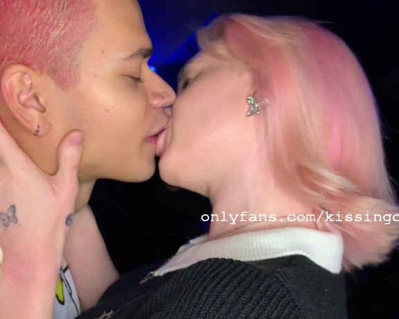 Kissingchannel aka kissingchannel - 01-28-2022 OnlyFans Video - Marcus and Emily kissing