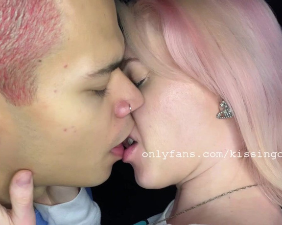 Kissingchannel aka kissingchannel - 02-07-2022 OnlyFans Video - Marcus and Emily kissing