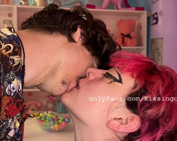 Kissingchannel aka kissingchannel - 04-03-2023 OnlyFans Video - Kyle and Kayla kissing