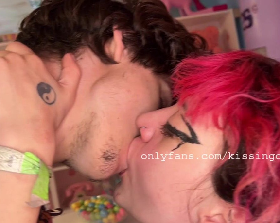 Kissingchannel aka kissingchannel - 04-03-2023 OnlyFans Video - Kyle and Kayla kissing