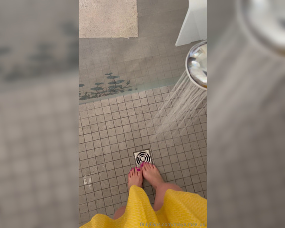 Maya Rose aka mayarose_xx Foot Fetish - 05-02-2024 OnlyFans Video - Its finally getting warmer  here are some snapshots from a relaxing garden day I had