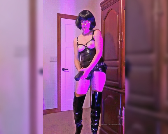 Soccer Mom Queen of Spades aka soccermmistress Fisting & Dildo - 05-23-2023 OnlyFans Video - My big swinging meat