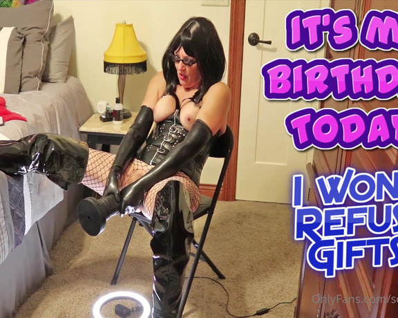 Soccer Mom Queen of Spades aka soccermmistress Fisting & Dildo - 06-08-2023 OnlyFans Video - CLICK THIS VIDEO Yes TODAY is my Birthday To thank you all for all you do