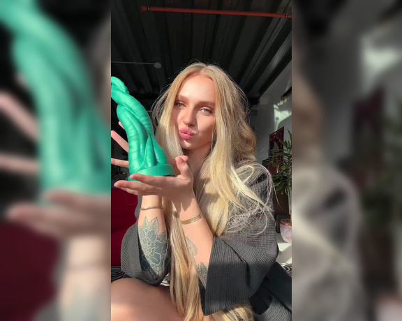 Thorri aka thorriandjax Fisting & Dildo - 10-22-2024 OnlyFans Video - First little video with my face in  I thought It would just be pictures with