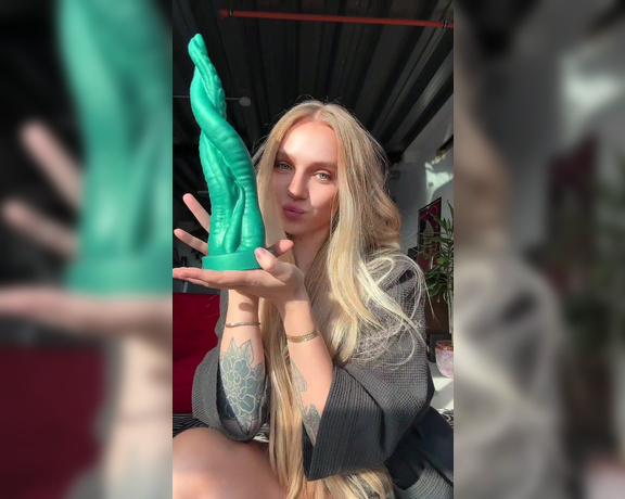 Thorri aka thorriandjax Fisting & Dildo - 10-22-2024 OnlyFans Video - First little video with my face in  I thought It would just be pictures with