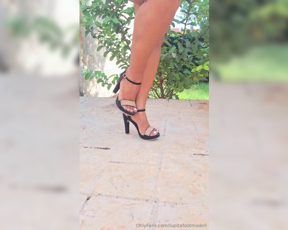 Lupitafootmodel aka lupitafootmodell Foot Fetish - 12-12-2023 OnlyFans Video - En lencería negra y tacones  Pt1