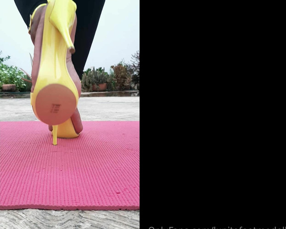 Lupitafootmodel aka lupitafootmodell Foot Fetish - 12-29-2023 OnlyFans Video - Me encanta calzar de amarillo