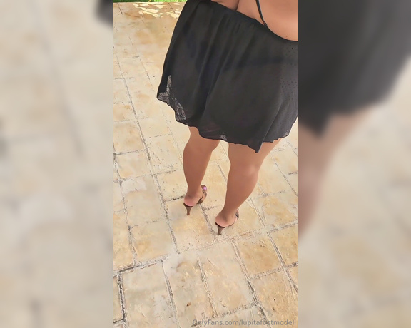 Lupitafootmodel aka lupitafootmodell Foot Fetish - 04-05-2024 OnlyFans Video - Presumiendo mi trasero