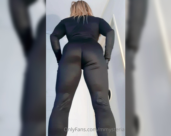 Madam Mysteria aka mmysteria Femdom - 12-21-2022 OnlyFans Video - Ass in black catsuit