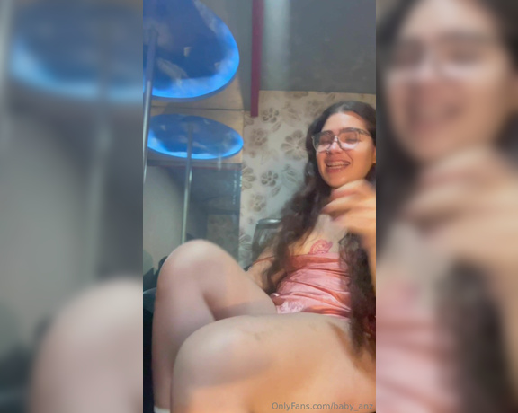 Babyanz aka baby_anz Findom - 07-14-2024 OnlyFans Video - FUMANDO CON UN BABYFAN PARTE 2 MI NOVIO ME DA UN REGALO MUY EXCEPCIONAL Y ME