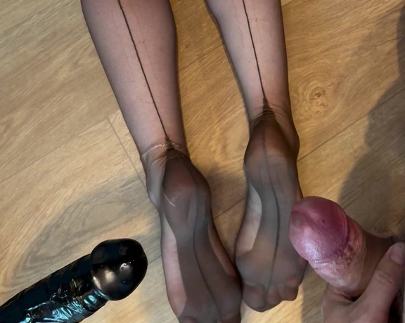 Caprice_de_couture aka u301824093 Foot Fetish - 10-09-2024 OnlyFans Video - Faire gicler une dixaine de queues sur mes plantes de pieds voilà un beau challenge