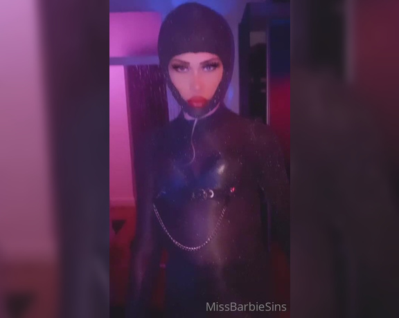 Miss Barbie Sins aka missbarbiesins Femdom - 12-31-2021 OnlyFans Video - Worship Me before a show you pain