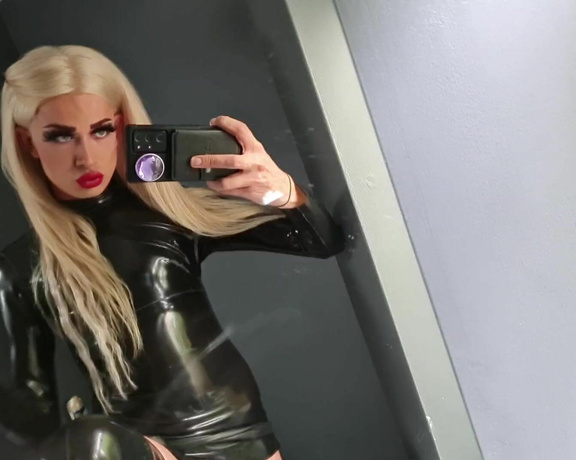 Miss Barbie Sins aka missbarbiesins Femdom - 03-01-2022 OnlyFans Video - Worship My latex foot