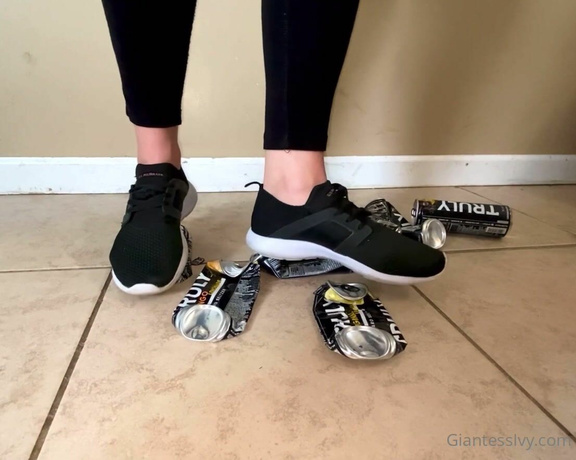 Ivy’s Feet aka footivy Foot Fetish - 06-02-2022 OnlyFans Video - Aluminum can crush in tennis shoes