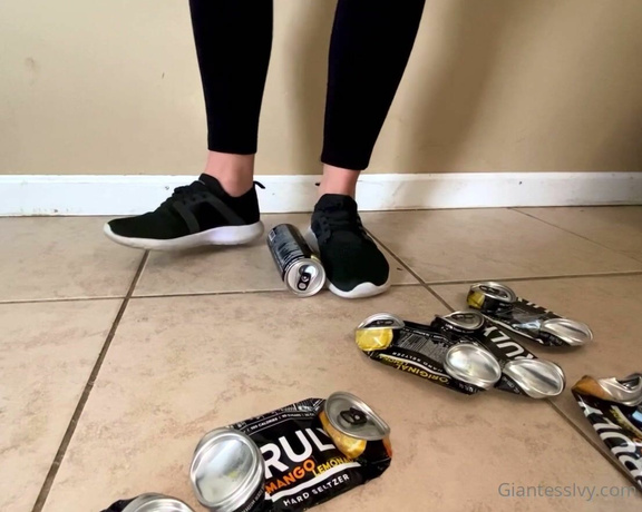 Ivy’s Feet aka footivy Foot Fetish - 06-02-2022 OnlyFans Video - Aluminum can crush in tennis shoes