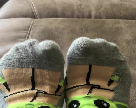 Ivy’s Feet aka footivy Foot Fetish - 06-20-2022 OnlyFans Video - Wearing the cutest pair of socks I own