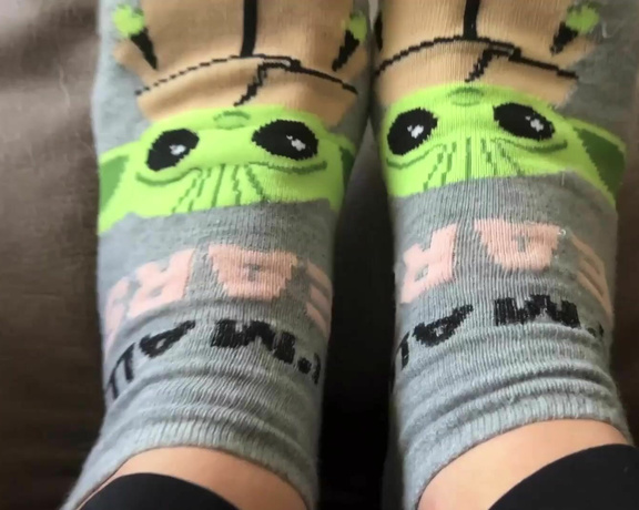 Ivy’s Feet aka footivy Foot Fetish - 06-20-2022 OnlyFans Video - Wearing the cutest pair of socks I own