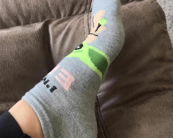 Ivy’s Feet aka footivy Foot Fetish - 06-20-2022 OnlyFans Video - Wearing the cutest pair of socks I own