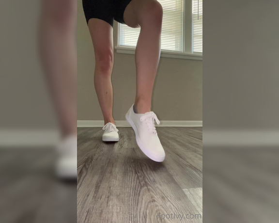 Ivy’s Feet aka footivy Foot Fetish - 07-13-2022 OnlyFans Video - Just wanted to show off my new shoes