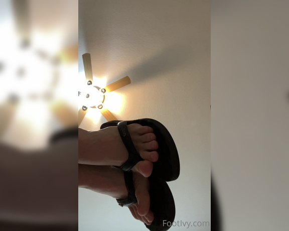 Ivy’s Feet aka footivy Foot Fetish - 07-21-2022 OnlyFans Video - Another angle   httpsonlyfans