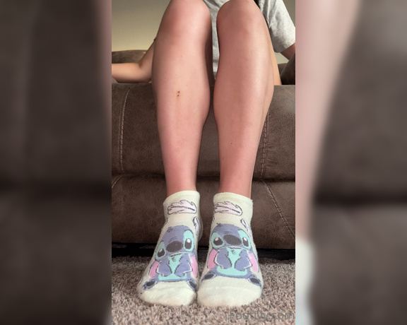 Ivy’s Feet aka footivy Foot Fetish - 07-21-2022 OnlyFans Video - Reclining my feet into your face