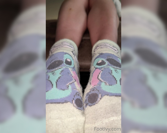 Ivy’s Feet aka footivy Foot Fetish - 07-21-2022 OnlyFans Video - Reclining my feet into your face