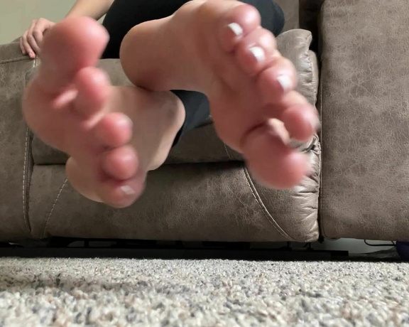 Ivy’s Feet aka footivy Foot Fetish - 07-23-2022 OnlyFans Video - Foot tease  sticking my toes on your face and in your mouth